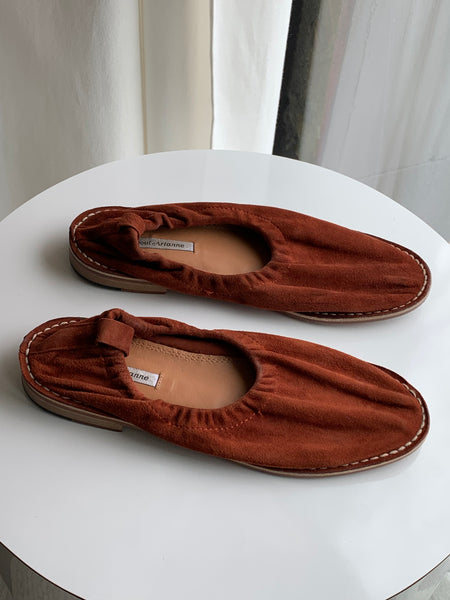 About Arianne suede flats