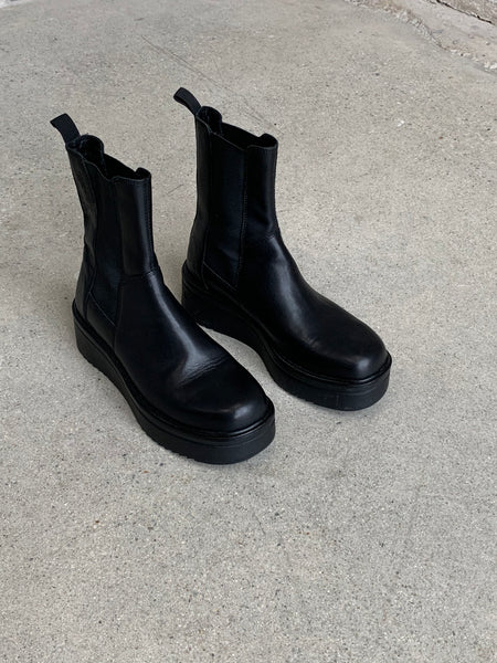 Vagabond tall chelsea boots