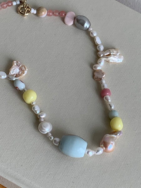 Coquette pearl necklace